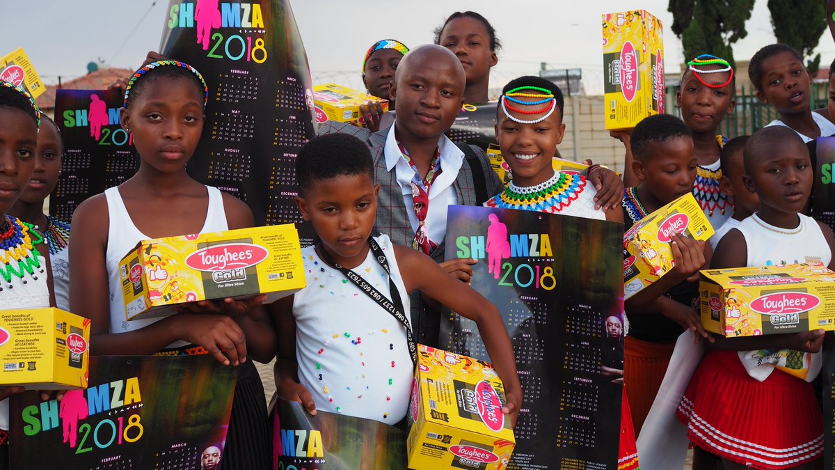 XolaniGS's tweet image. I can&apos;t let shimza fall. for 3 years his been  sponsoring my kids with school shoes you shaping the future kids going to school with dignity #Shimzamustfall