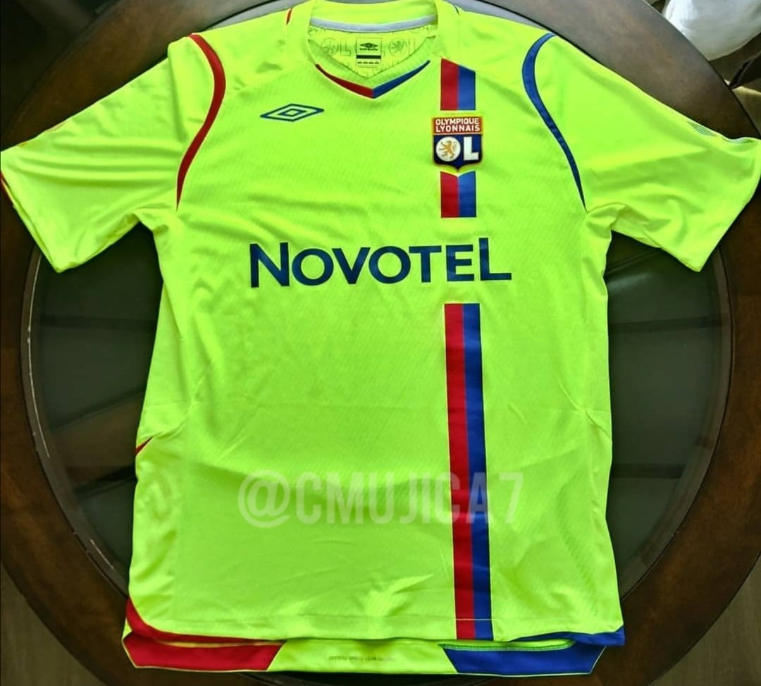 cmujica's tweet photo. @LaCasacaBlog Vengo con mi favorita... Del 8 obviamente #FluoSi https://t.co/9haDoThIOx