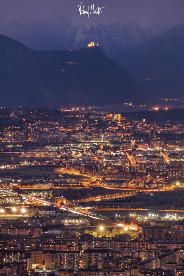 TorinodaScoprir's tweet photo. Da Torino alla Sacra di San Michele, passando per Rivoli ed il suo Castello, in una limpida serata d'inverno
(Valerio Minato pH) https://t.co/qkay65y8wp
