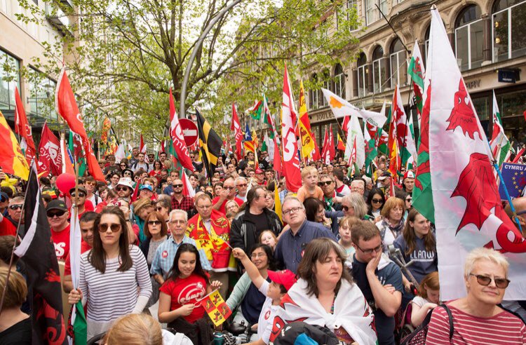 Tomorrow. 1-2pm. Social media. #IndyWales. Take part.

Yfory. 1-2yp. Cyfryngau cymdeithasol. #Annibyniaeth. Cymerwch rhan.