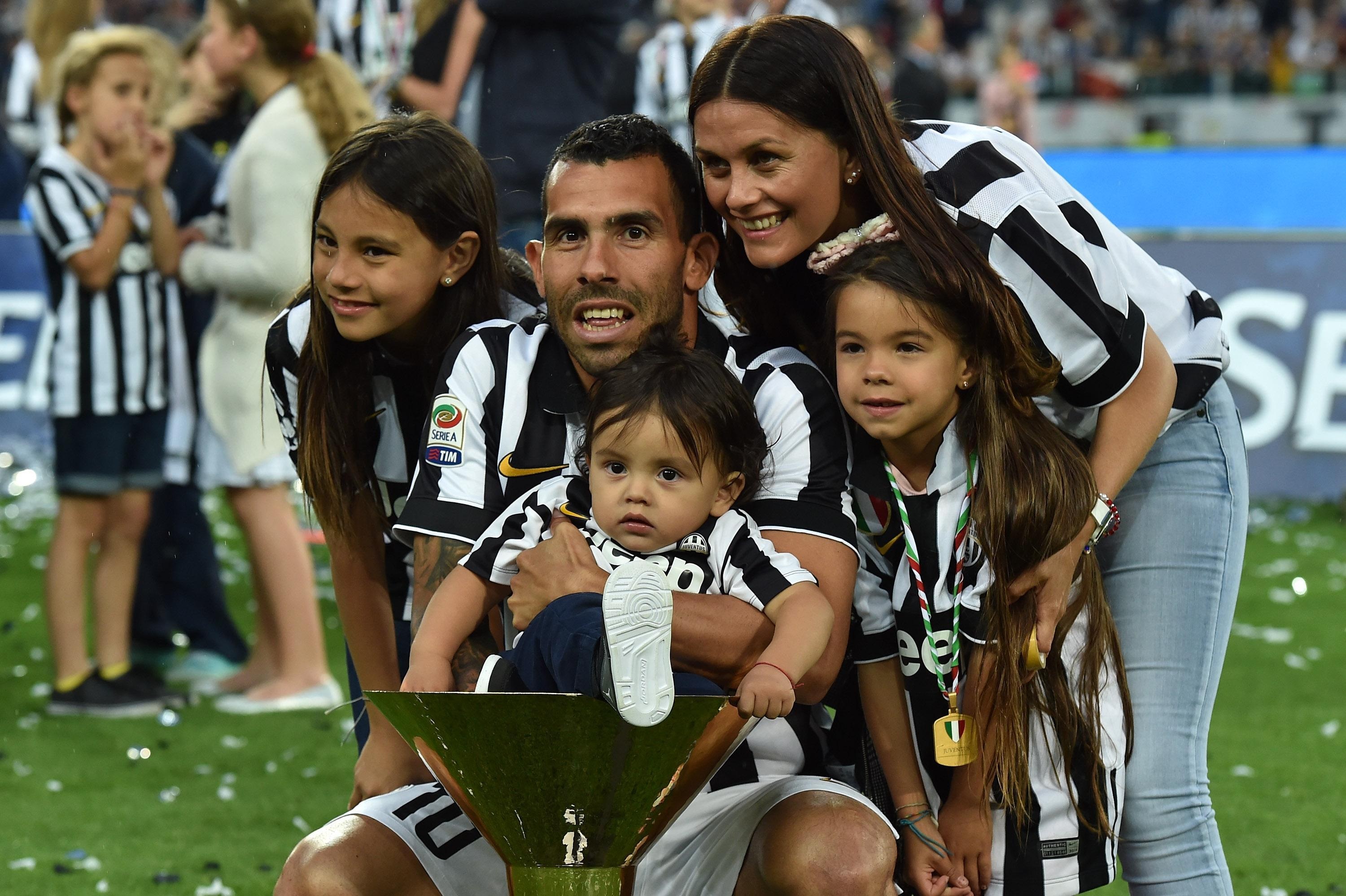 Carlos Tevez y la gran historia de amor con su esposa