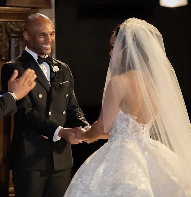 mefeater's tweet photo. Congrats to Judge Faith and Kenny Lattimore on tying the knot 💕 https://t.co/PMNpH1Iy8j