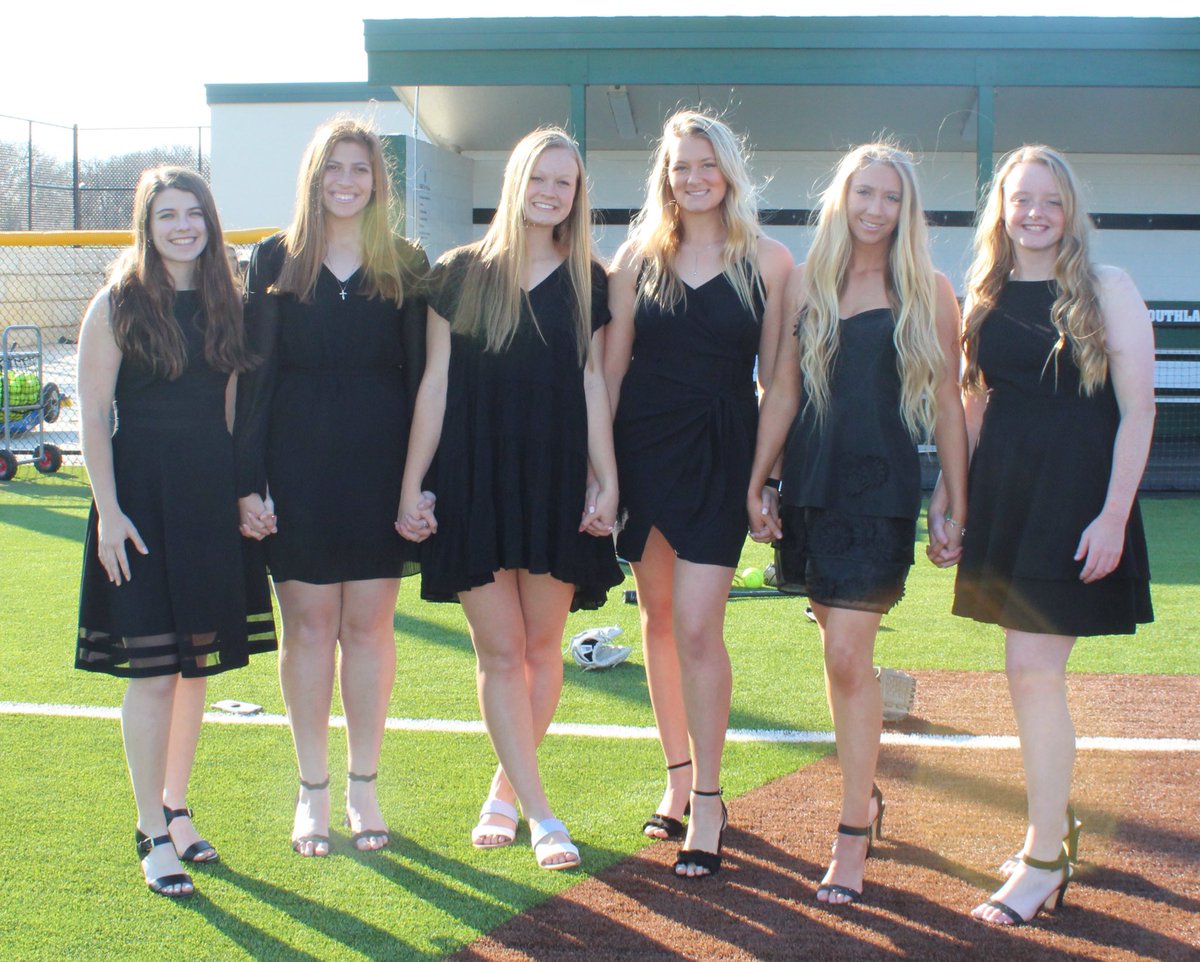 Katie_Gee_5's tweet photo. Thank you @dragsoftball for everything! I’m so grateful for the friendships and memories made throughout these past 4 years. Y’all will always have a special place in my heart!!💚 #12out https://t.co/86EFhh53hi