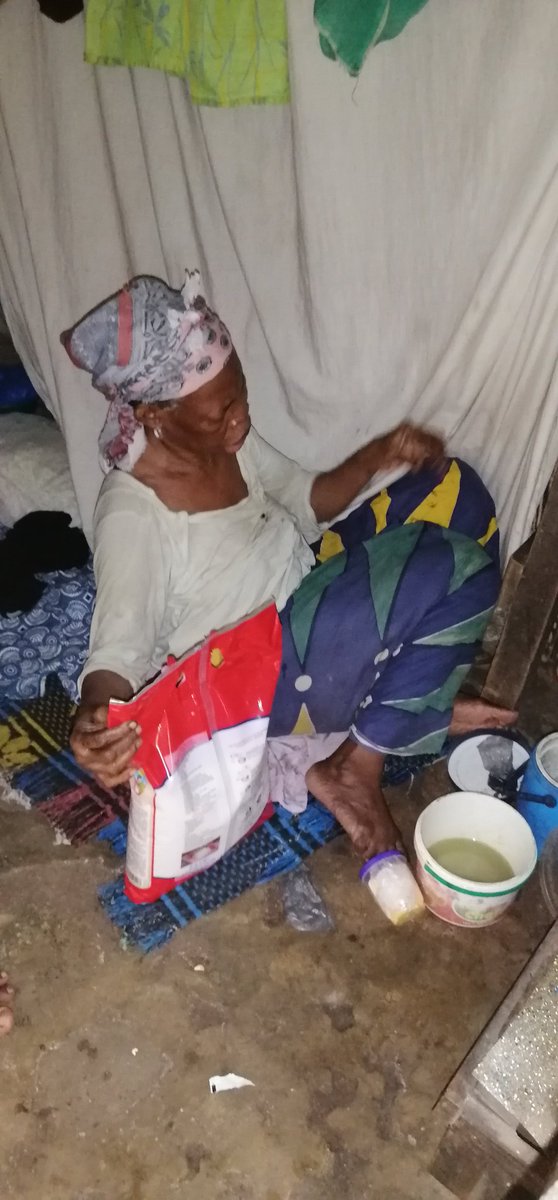 Dembelemoustap9's tweet photo. Nous avons pu apporté le soutien du pdt SORO KIBAFORI Guillaume à des familles vulnérables d’Adjamé. @FranklinNYAMSI @dahsiemathias @GKS_TV @SOROKGUILLAUME @Koaci @iknoklast @GNouvelles @ https://t.co/E1NK6rUsuw