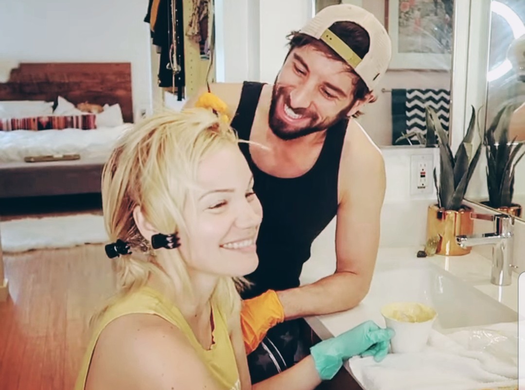 lisbugfanatic's tweet photo. True love. #relationshipgoals #quirky https://t.co/8VT4kJ2Ly2