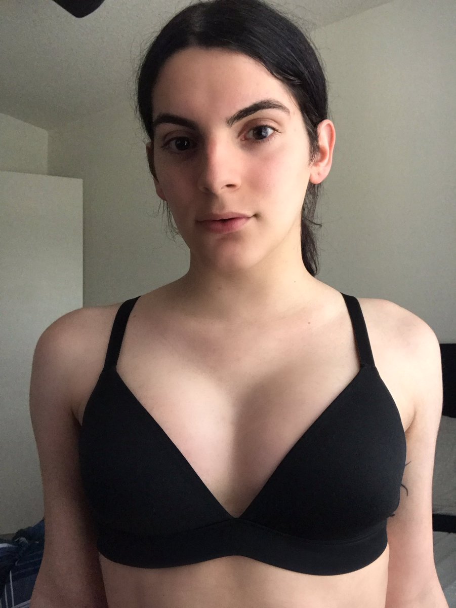 Christy Michelle 🎮💖 on X: Update on my boobs: They are doing amazing, I  love the cleavage (I was afraid they would be wide apart but my anatomy  seems to have help