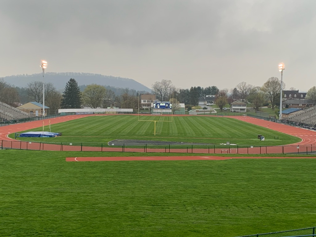 BMSDAthletics's tweet photo. “We stand together” in honoring the Class of 2020.
"We also stand together" in honoring doctors, nurses, and first responders this evening at the Eagles Nest. BM Proud!
#PIAAtogether @SchLeague @PIAADistrictXI @PIAASports https://t.co/3LcixfLvsc