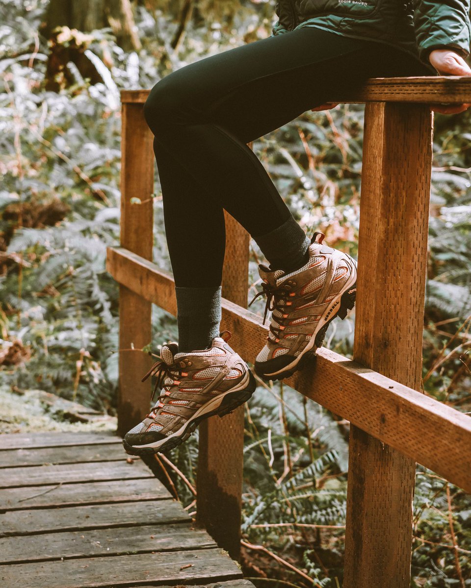 emitoms's tweet photo. Loving my new boots from @merrelloutside that I got on @zappos. Hoping my favorite trails open back up soon so I can see some of my favorite spots this summer! 🤞🏼#ad #GotItOnZappos #MerrellOutside #CreateYourTrail https://t.co/16CFDZ6bXr