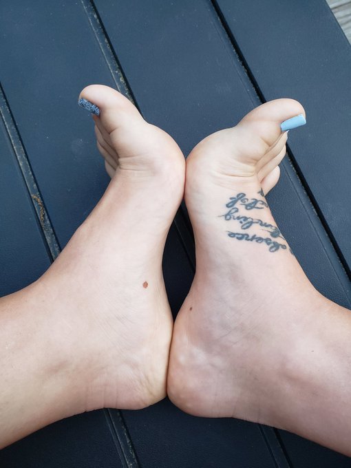 Let's get em sold yall!!! #feet #footfetish #feetpicsforsale https://t.co/jKB8B8XMpx<a href="/tag/feet"class="tags">#feet</a><a href="/tag/footfetish"class="tags">#footfetish</a><a href="/tag/feetpicsforsale"class="tags">#feetpicsforsale</a>