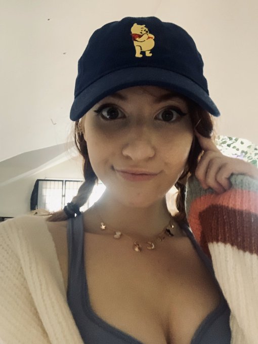 Hi! Long time no see Twitter 😄 just been playing animal crossing and watching lots of tv and eating lots<a href="/tag/manyvids"class="tags"><span>#manyvids</span></a>