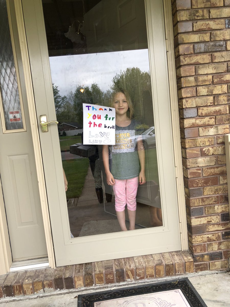 SulserStephanie's tweet photo. Dropped off a Scholastic Book order to this little lady today!!  💚🐉 #BeADragonSGEL #DragonStrong #missmykids https://t.co/1M049PXlVR