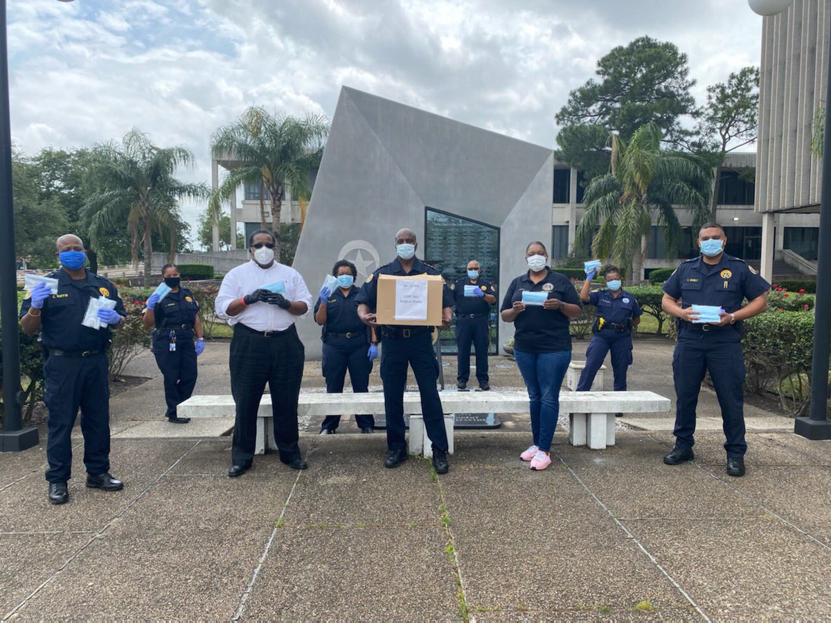 NOPDNews's tweet photo. The #NOPD can’t express enough gratitude to  DePaul Community Health Center/ Daughters of Charity Health Centers for their donation of 1000 masks. This donation will help us greatly as we continue to serve @CityOfNOLA . 

#NOPDStrong #PPE #cityofyes #NOLA https://t.co/YpyU0qfpOa