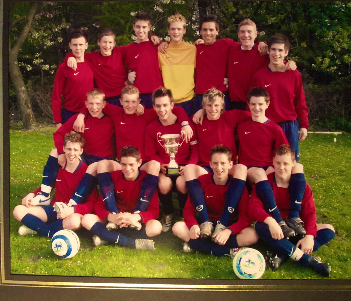 ChrisWhite1490's tweet photo. Was sorting and cleaning my room out earlier and come across this gem of a photo. Also found the kit. Forgot how good this team was 😍💪🏻👌🏻⚽️🏆 #NewInn #2006cupwinners  @Jamietibbs @chrismee90 @DaiManning @1holty23 @jamesvernall @MatyJames1 https://t.co/zszW4SxwTJ