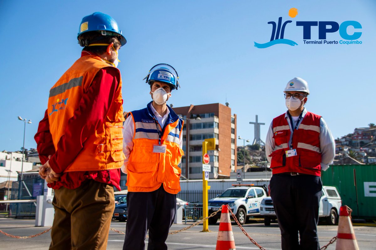 TPCCoquimbo's tweet photo. ➡️ Esta semana nos visitó el Seremi del Trabajo Matías Villalobos para conocer y revisar las medidas sanitarias y de seguridad que estamos tomando como TPC para el resguardo de la salud de todos nuestros trabajadores y de todo el puerto frente al #Covid_19 #TPCinforma #Coquimbo https://t.co/kEbydSyHA5