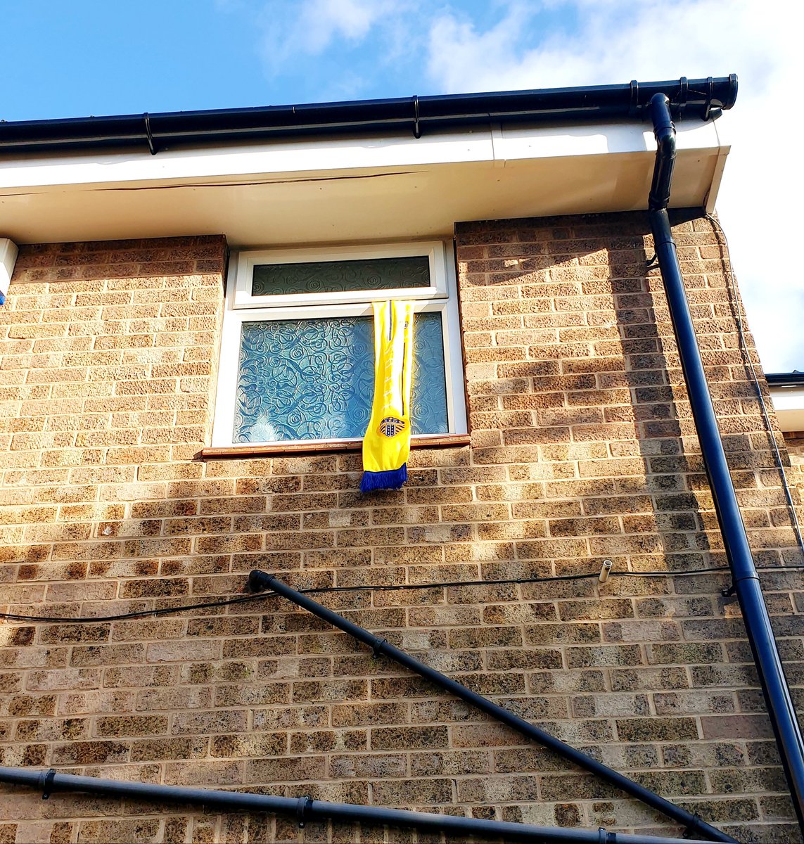 ppleeds's tweet photo. From Bramley, Leeds #scarvesoutfornorman #lufc https://t.co/dcreJdduoP