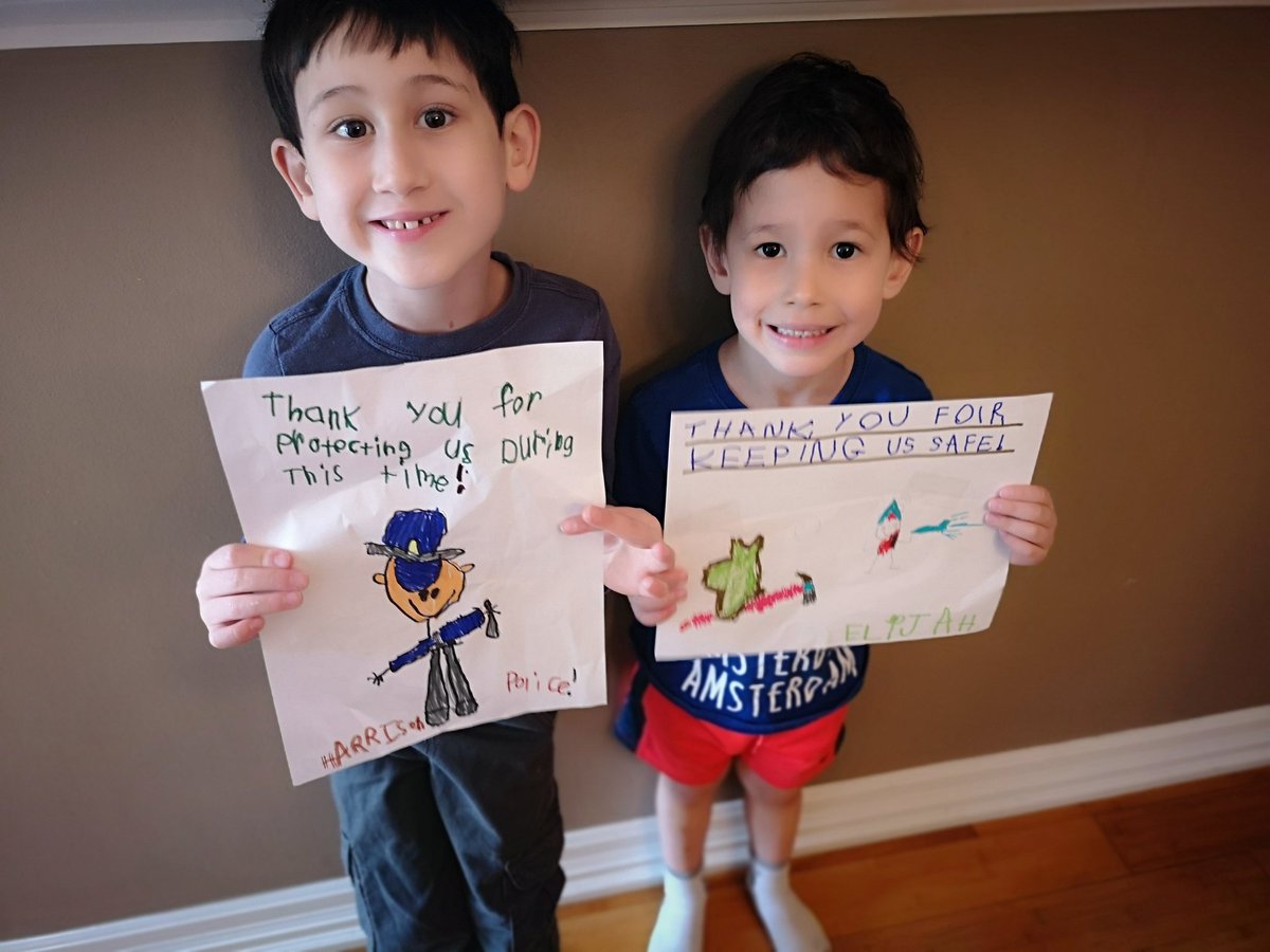 awalker066's tweet photo. Doing some art thanking all the courageous workers out there keeping us safe #thankourfrontline https://t.co/vlCbUAYmq1