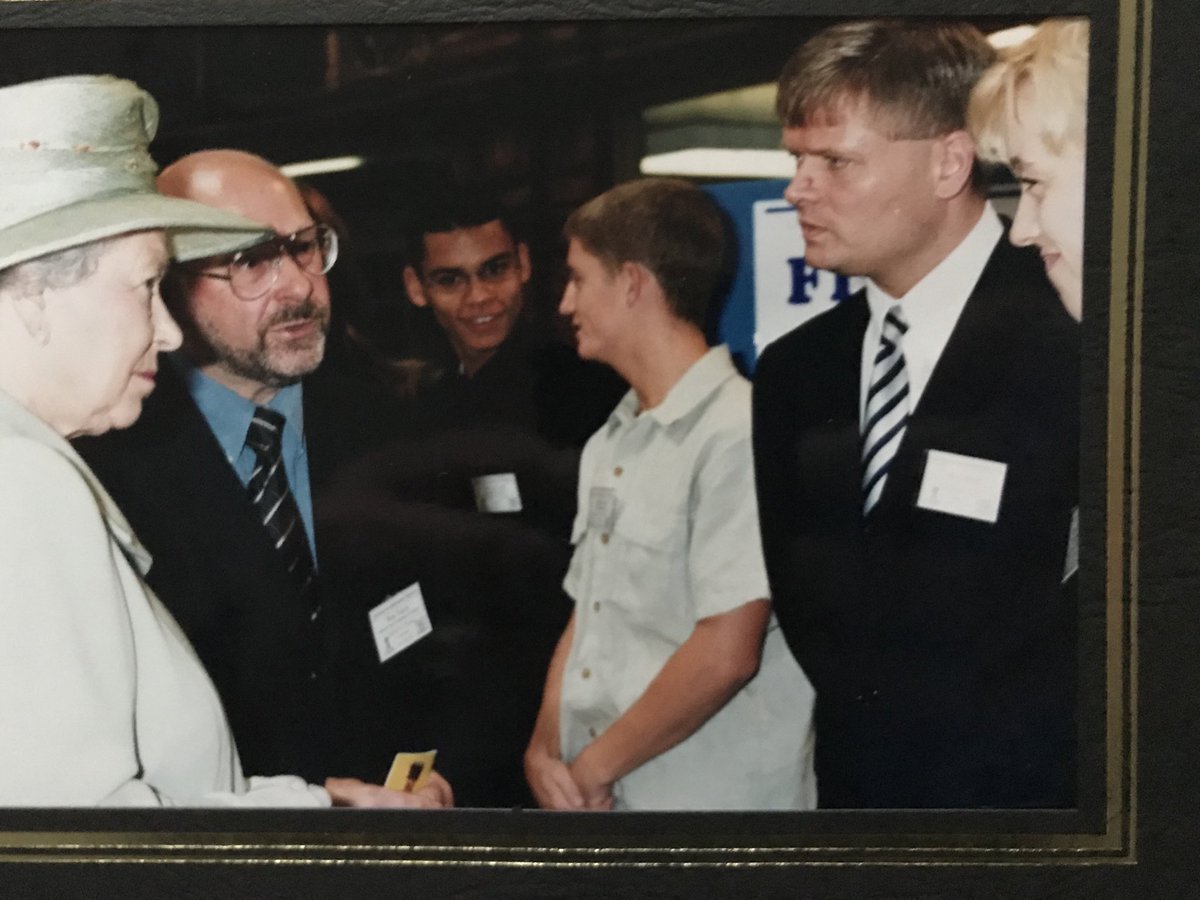 ALANMYERSMEDIA's tweet image. I knew I had a photo somewhere! #TinHead #HerMajesty #Spot