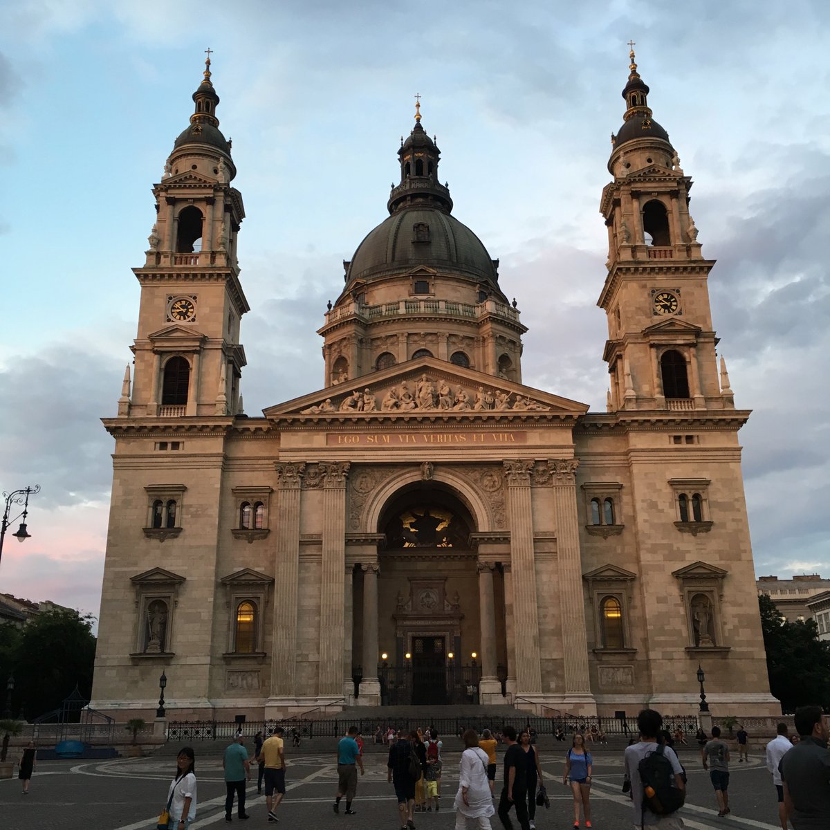 I got a marginally better picture of the Cathedral (or the Basilica of St Stephen, if you'd rather).  #theCitybyrail