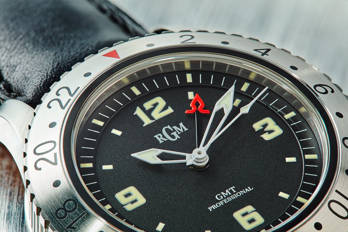 RGMWatchCompany's tweet photo. Closeup of the RGM Model 500-GMT RS (Richard Sachs), photo by Atom Moore.

#rgm #rgmwatches #rgmwatch #watch #watches #wristwatch #wristwatches #watchmaking #watchmaker #therichardsachs @therichardsachs #atommoore #richardsachs #gmtwatch #gmtwatches #independentwatchmaking https://t.co/cVF1hkzDg9