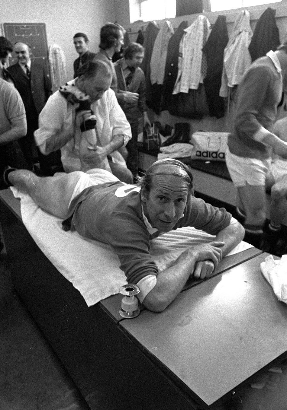 FOTOS HISTORICAS O CHULAS DE FUTBOL - Página 16 EV1E2AFWoAAxfWe?format=jpg&name=large