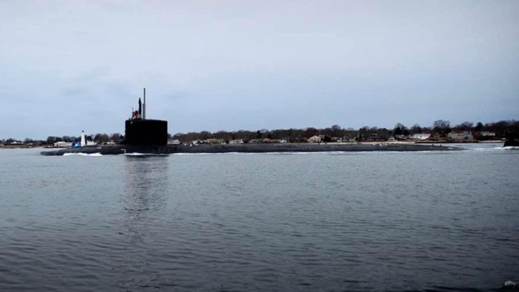 defpostmedia's tweet photo. General Dynamics Electric Boat (#GDEB) Delivers Attack Submarine Future #USSVermont to #USNavy. #SSN792 https://t.co/HvSQMar388 https://t.co/uVH65d9kbp