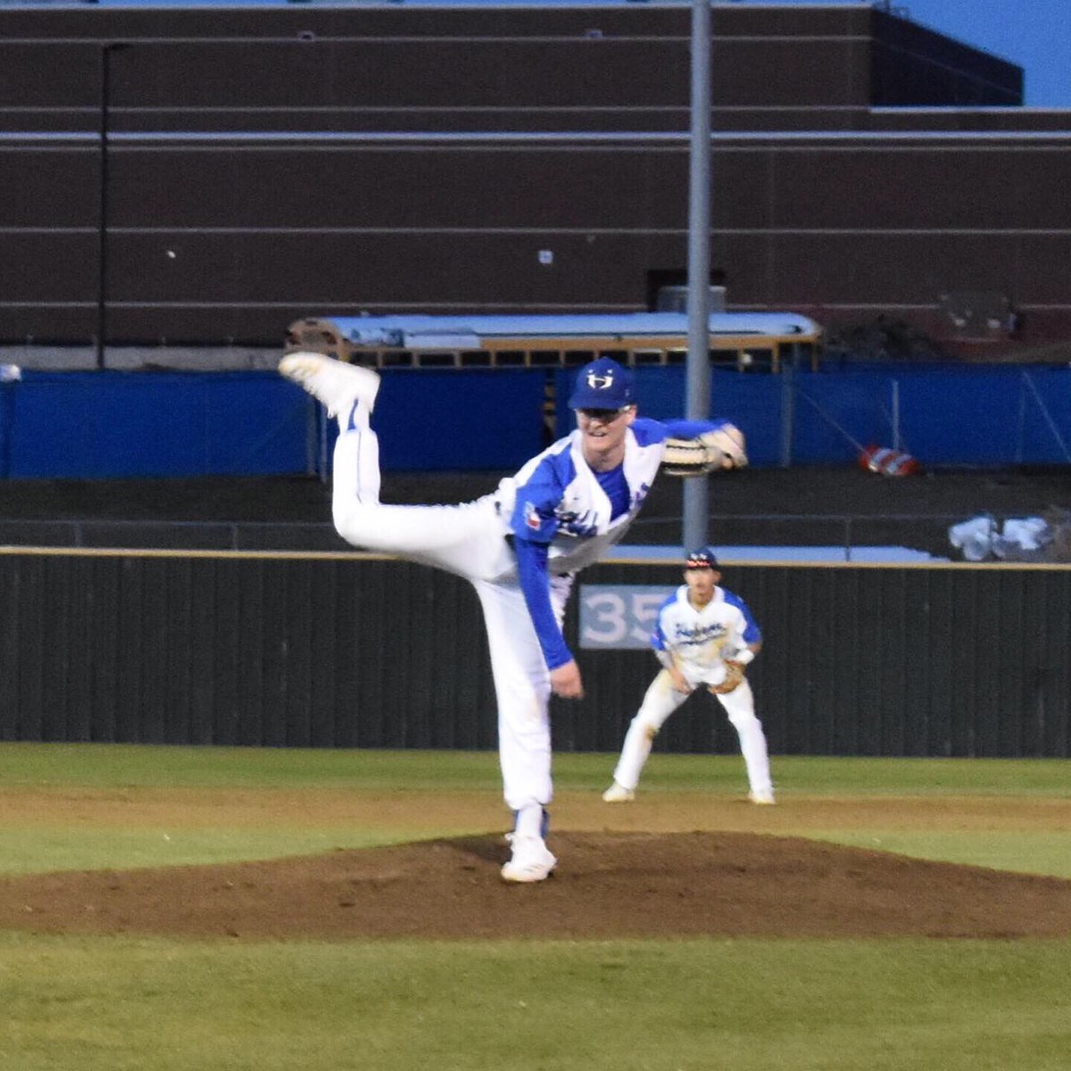 johnnyfollett25's tweet photo. Excited for my future at ETBU! Romans 8:28 @ETBU_Baseball @HebronBaseball @DBAT_Elite https://t.co/aSRqRABVcV