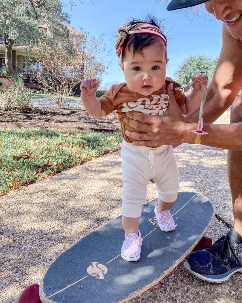 jenzykicks's tweet photo. Skate into the weekend with new @VANS_66 styles for #cribsters and #firstwalkers 🛹Use Jenzy this weekend to get the perfect fit in these trendy #kicks! // p: @rachelandree on Instagram https://t.co/5GzKqHXRE6