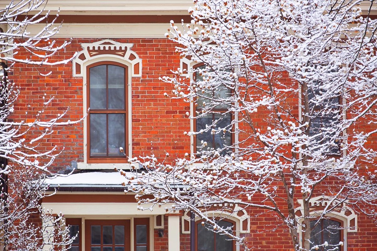 IowaStateU's tweet photo. It didn't last long, but here's what we hope was the last spring snowfall. #CycloneVision https://t.co/bUqALBKeqJ