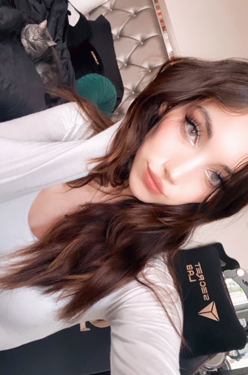 Samantha 🌙 on Twitter: "Going live 🤍 ☁️ https://t.co/j6Y153is5t I love  the eye filter onman... https://t.co/IXUmg3euNI" / Twitter