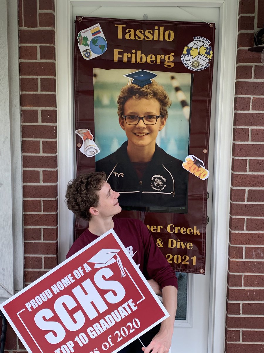 aramis_fri34's tweet photo. ⁦@HumbleISD_SCHS⁩ ⁦@schsswimanddive⁩ 
Hooray to the 2020 seniors 🏆🏅 https://t.co/NKMhAOBlVh