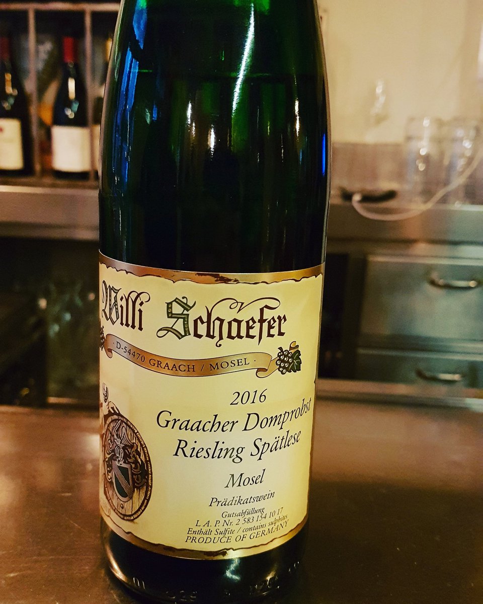 mimundodelvino's tweet photo. Hoy a #Alemania recordando un magnífico #riesling del Mosel Graacher Domprobst Riesling Kabinett 2016 #willischaefer en nariz explosión aromática que se traslada al paladar, fresco, amplio, para disfrutarlo ahora y en un tiempo, como evoluciona en botella #vinazo #felizviernes https://t.co/D4Qolfc91L