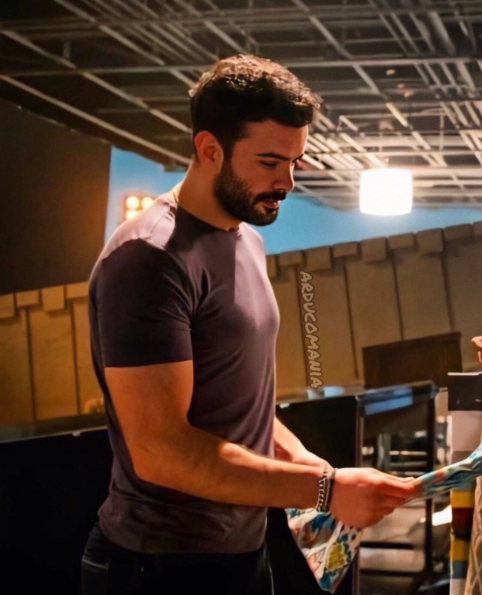 baafc2's tweet photo. باريش من كواليس التصوير ♥️
#barişarduç https://t.co/uvQEvnsBKd