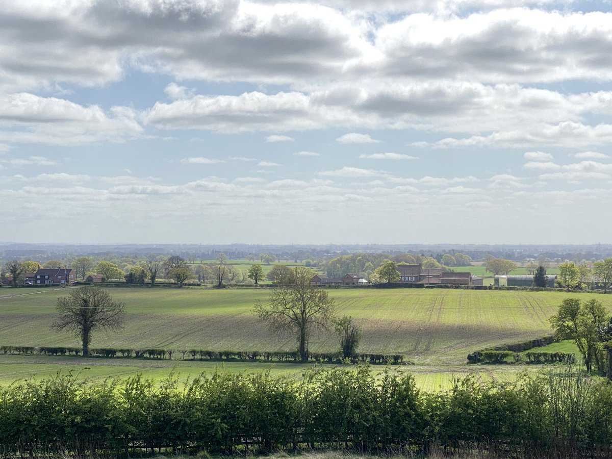 Today’s views from the back of the pub #viewsformiles 
#yorkshire #valeofyork #hambletonhills  #aonb #crayke #spring #countryside #fields #patchworkoffields #hedges #hedgerows #northyorkshire @Welcome2Yorks @goodpubgrub @sawdays