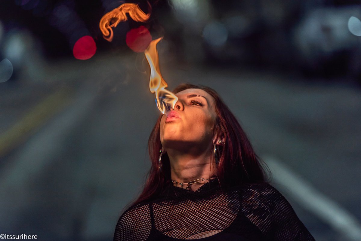 Rhianahharleigh's tweet image. Happy #flowartsfriday 🔥 

Hollow torches from @firegroove ✨

Captured by @ itssurihere on IG📸 

@UnitedFlowArts