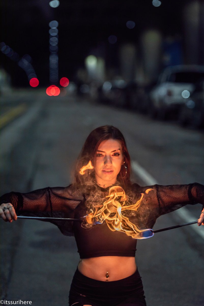 Rhianahharleigh's tweet image. Happy #flowartsfriday 🔥 

Hollow torches from @firegroove ✨

Captured by @ itssurihere on IG📸 

@UnitedFlowArts