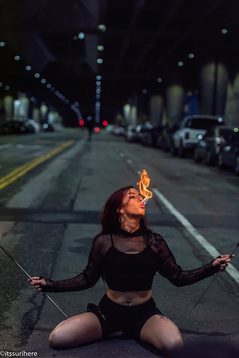 Rhianahharleigh's tweet image. Happy #flowartsfriday 🔥 

Hollow torches from @firegroove ✨

Captured by @ itssurihere on IG📸 

@UnitedFlowArts