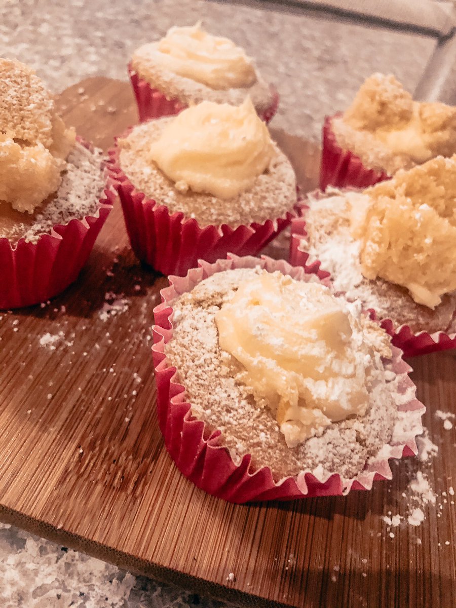 MissFinch123's tweet image. Evening iso baking - making Lemon cupcakes 🧁 🍋 🤤 #baking #lemoncupcakes