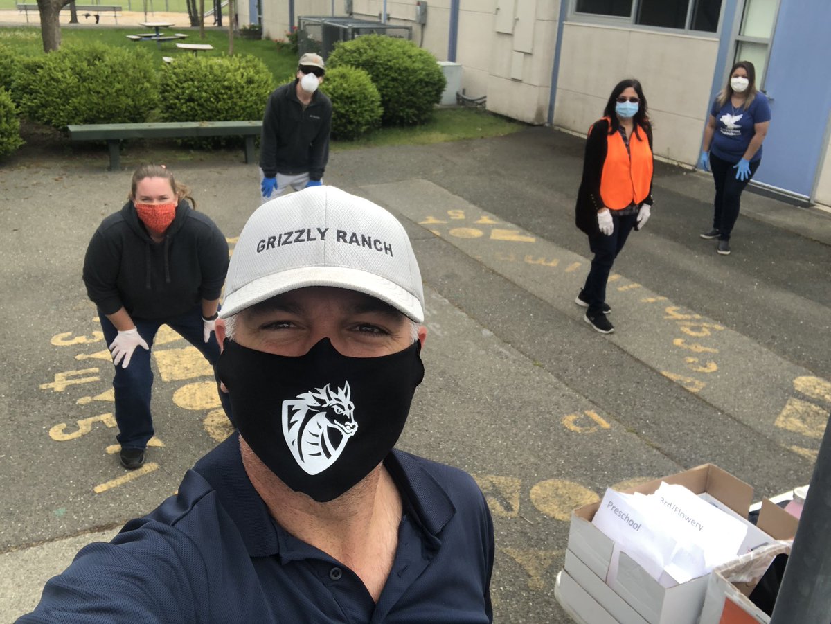 #socialdistanceselfie #coronavirus <a href="/SonomaSuper/">SuperSonomaSchools</a> @LLiscumSVUSD