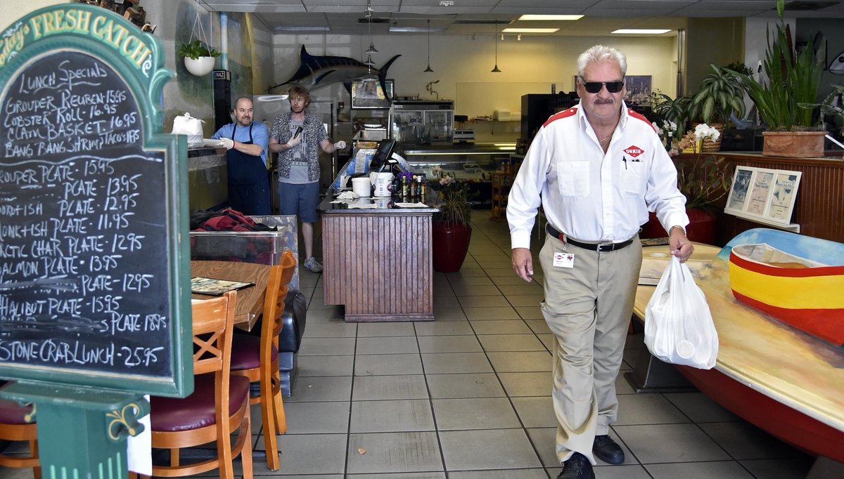 Horizon_Ins's tweet photo. As we head into the weekend, are you wondering which local restaurants are open for delivery or take out? Check out this extensive list from the Herald Tribune: https://t.co/rol0PsY8fY 
#horizoninsurance #COVID19 #SocialDistanacing #supportlocal #supportsmallbusiness https://t.co/jGHnX0sL5O