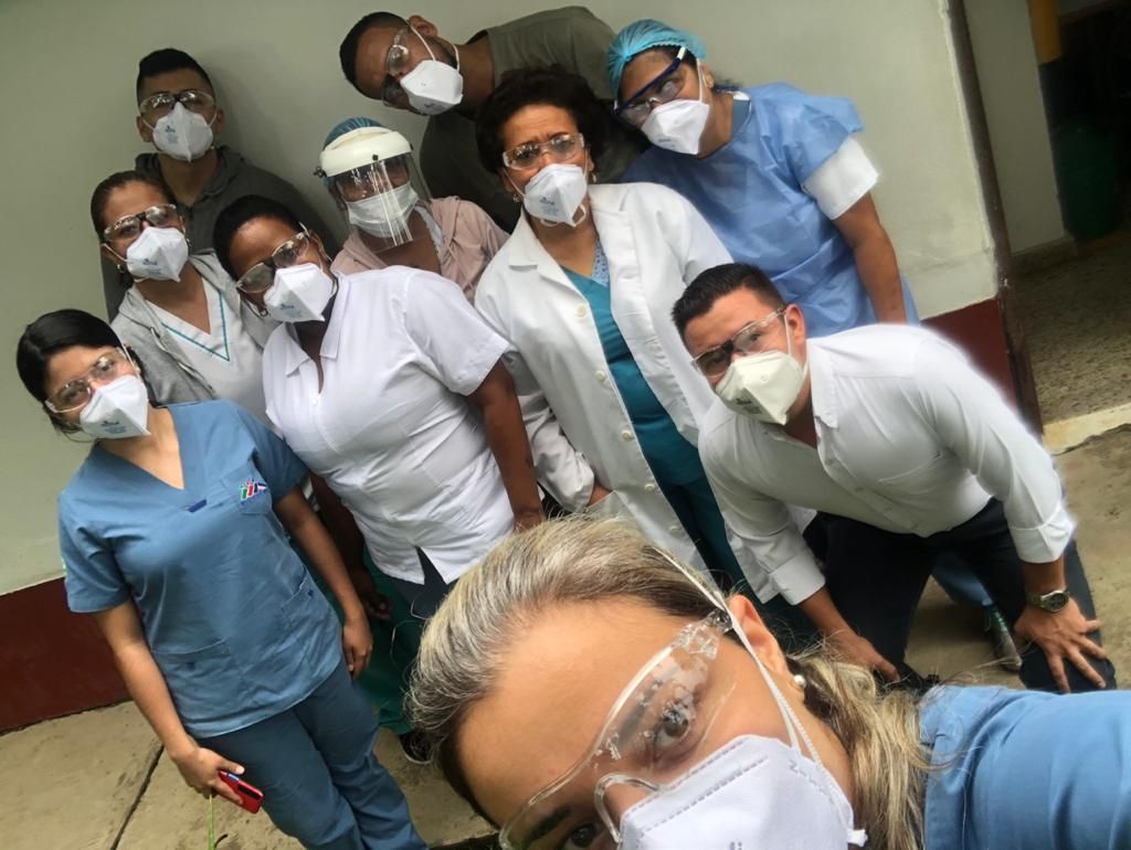 RedSaludLadera's tweet photo. #NosPtotegemosParaCuidarte
#QuédateEnCasa
Nuestros héroes no tienen capa, pero están aquí para ayudar a conservar tu Salud. En cada IPS de la Red de Salud de Ladera nos cuidamos para cuidarte. https://t.co/RfAYjpEYqZ