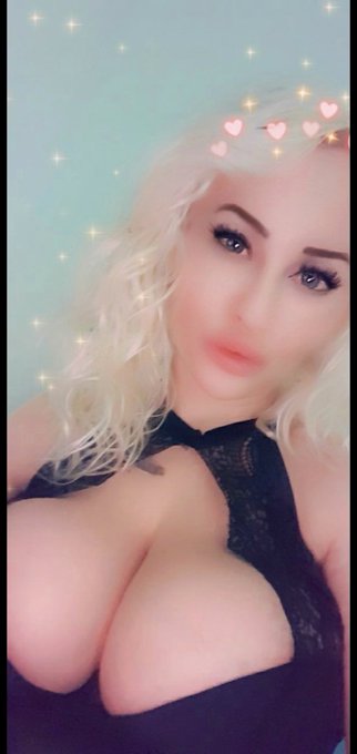 I'm off to Club Bed featuring DJ Pillow and McBlanket. Night night 😘 #clubbed #djpillow #mcblanket #SweetDreams<a href="/tag/goodnight"class="tags"><span>#goodnight</span></a><a href="/tag/snapchat"class="tags"><span>#snapchat</span></a><a href="/tag/sweetdreams"class="tags"><span>#sweetdreams</span></a><a href="/tag/djpillow"class="tags"><span>#djpillow</span></a><a href="/tag/clubbed"class="tags"><span>#clubbed</span></a>