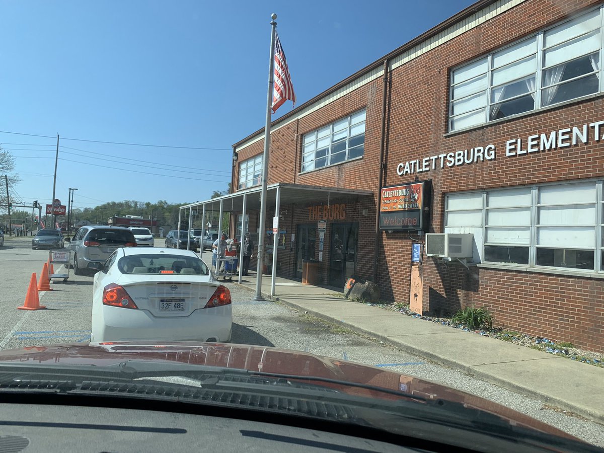 KyDeptofEd's tweet image. 🆕: Number of children fed during March through school feeding sites:
🥪4⃣,6⃣5⃣6⃣,8⃣9⃣7⃣ meals served (includes breakfasts, lunches and suppers)
👥 2⃣3⃣0⃣,0⃣0⃣0⃣ children served daily (average)

Thank you for continuing to feed our kids during the #COVID19 crisis! #TeamKentucky