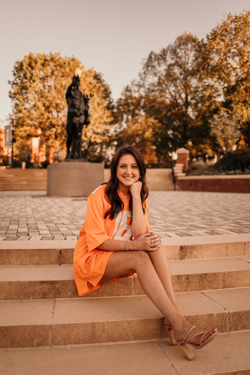 1atat1me's tweet photo. @UTKnoxville Senior pics and all roommates have on Manning jerseys. #utk2020 #prouddad #goat #manning16 @summervsimmons https://t.co/dLLRhciNjC