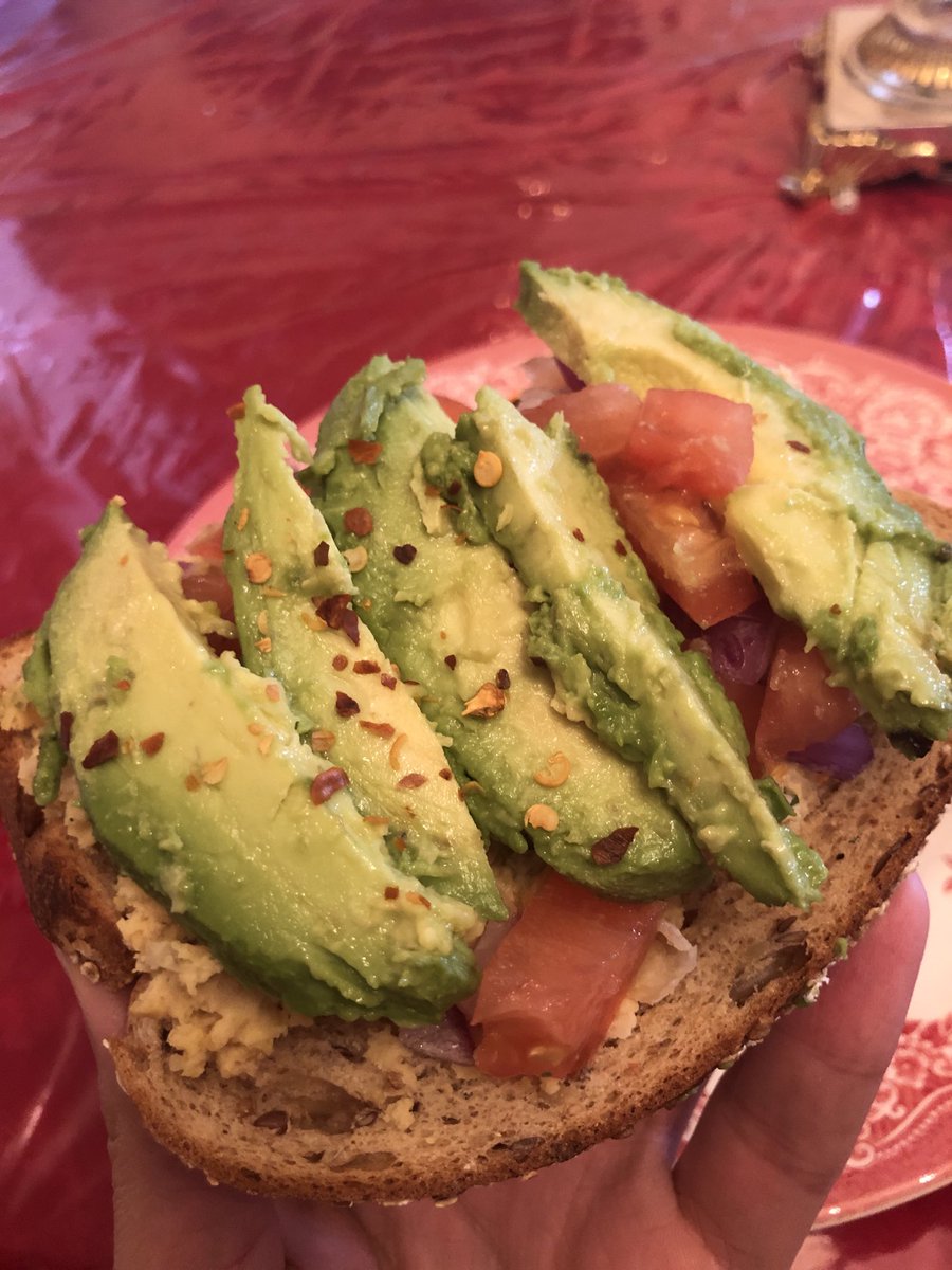 Mgodriguez's tweet photo. Chickpea + Avocado toast #Earthfood🌱 https://t.co/hxID2lHesN