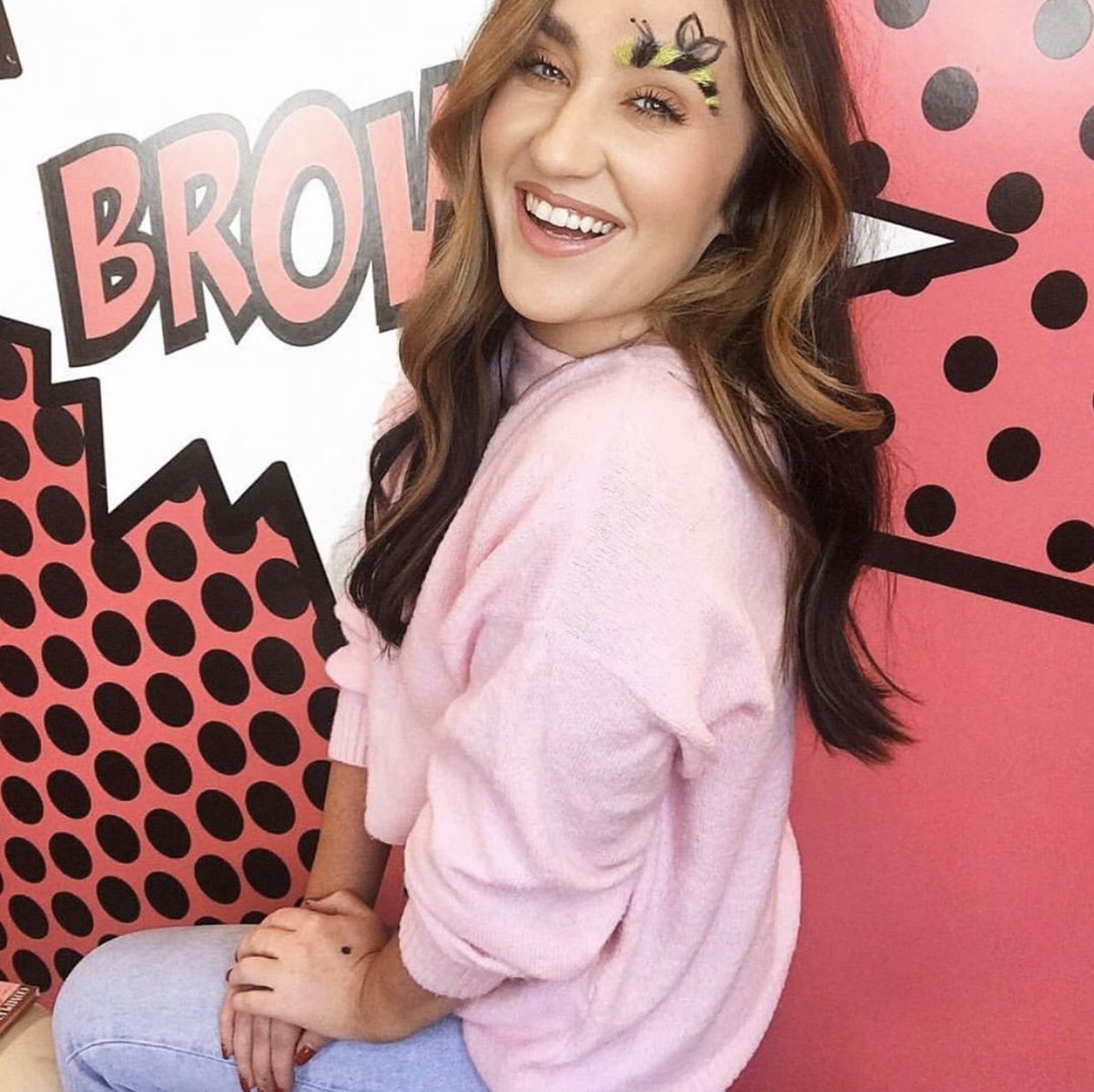 .<a href="/lgfbireland/">LookGoodFeelBetter</a> are running FREE 1-to-1 VIRTUAL makeup workshops to help women going through cancer to feel more like themselves again. Sign up lookgoodfeelbetter.ie
Show your support by posting your selfie with coloured brow and tag 4 friends to do the same. #LGFBbravebrows