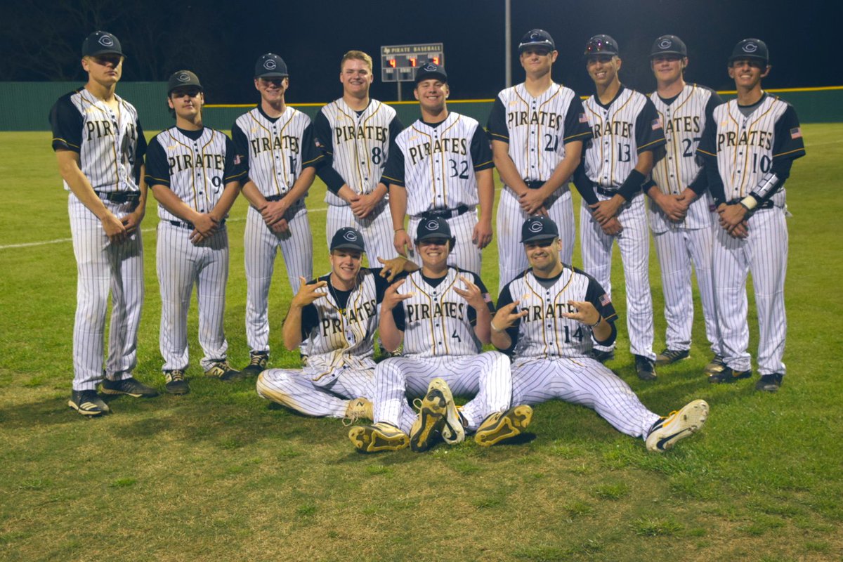 jyeary522's tweet photo. Thank you class of 2020 for all that you have done for the Pirate Baseball program! You have been a critical part of the success we have experienced over the past 3 seasons! Always and forever #together #pb20 ☠️⚾️
@CrandallSports https://t.co/lBHeYv4i1V