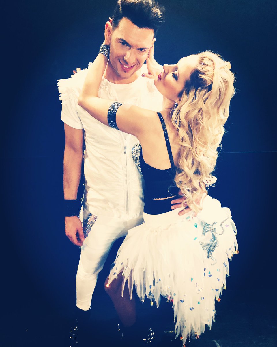 PilarCalaita's tweet photo. Pues si, soy una afortunada por tenerle en mi vida ❤️... mi cari
.
#amistad #show #migente #amigo #micari #backstage #photo #photography #viernesnoche #fridaynight #artistas https://t.co/s8QfqO9DYt