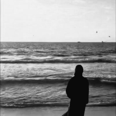 🕊
.
.
.
.

" صمتك رغم أحتراق جوفك .. قوة ."🕊