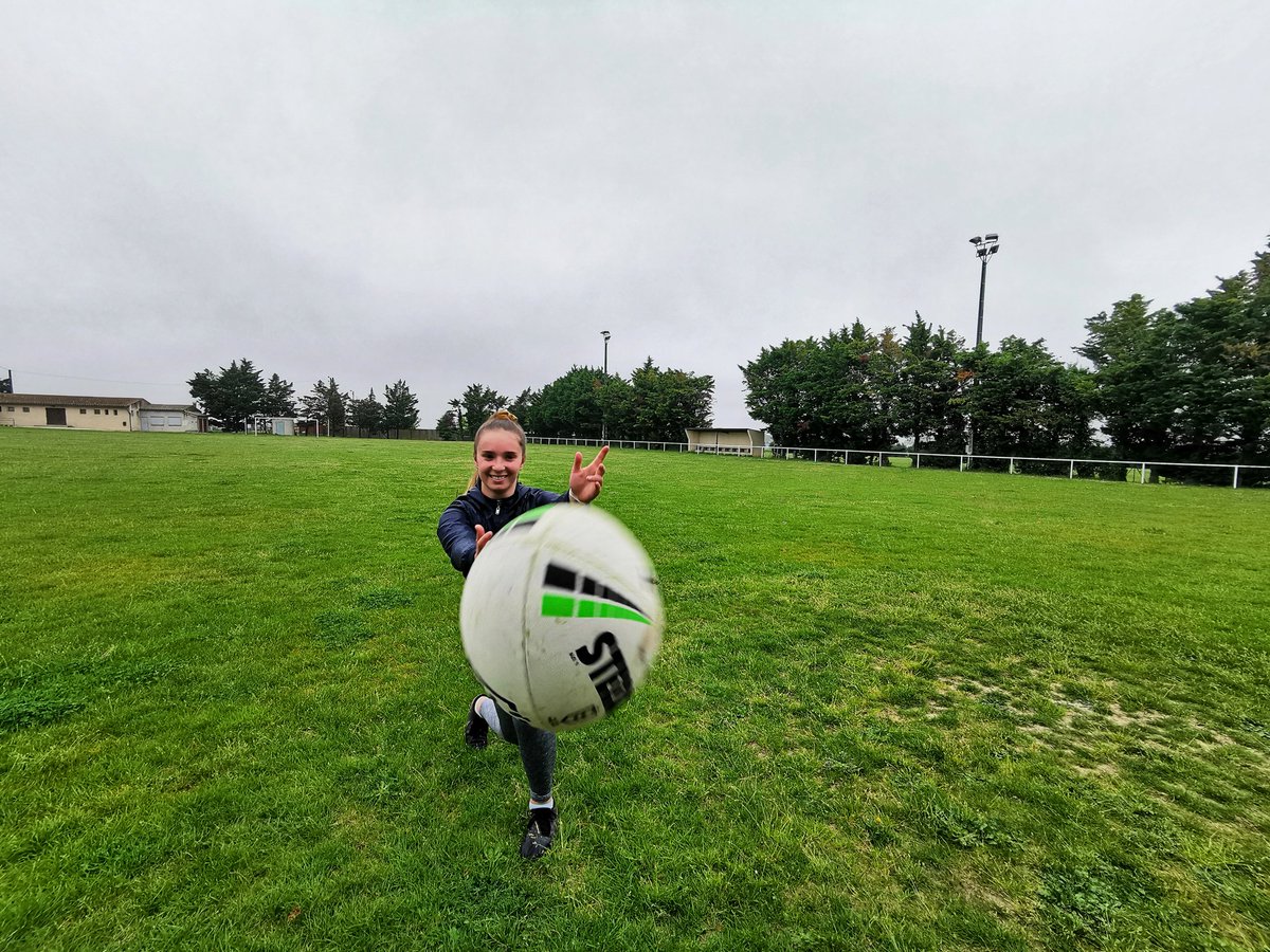 BivilleLaureane's tweet photo. We always have time for some footy 🏉
@CoachGarnier @SteedenSports
#rugbyleague #womeninleague https://t.co/BeX6Mo9YJa