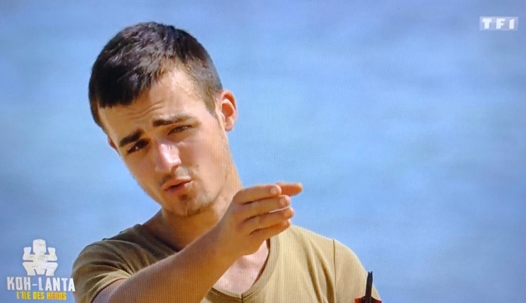 VinixSnOw's tweet photo. Sam : « C’est bon vous avez fini de lire? Je vais utiliser vos courriers comme papier toilette pour les WC que j’ai créé là-bas » #KohLanta #KohLanta2020 #sam #samKohLanta https://t.co/JiBmpnsd70